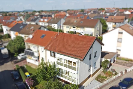 Titelbild - Haus kaufen in Waiblingen - 3-Familienhaus mit Garage und Garten