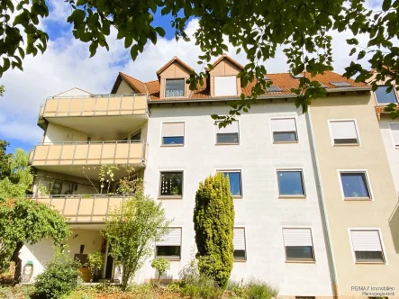 Südansicht - Wohnung kaufen in Herzogenaurach - modern - schick - stylisch4 1/2 Zimmer Maisonette-Wohnung mit Aussicht