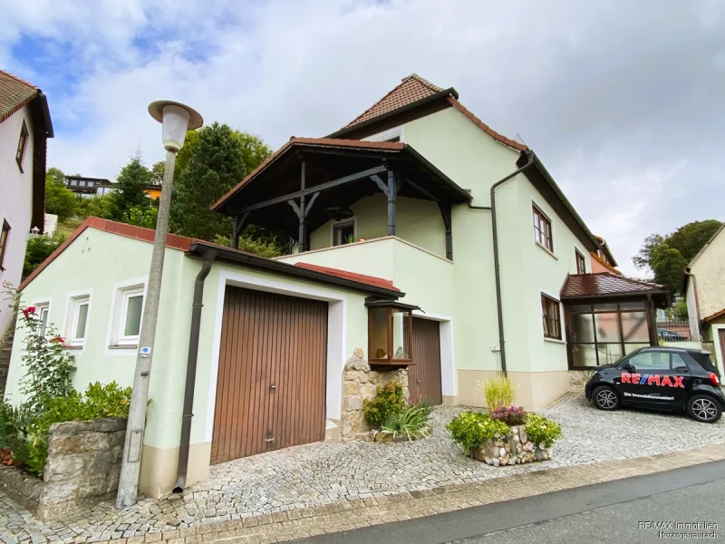 Ansicht - Haus kaufen in Emskirchen - RESERVIERT! Viel Platz für die große Familie