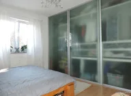 Schlafzimmer mit Einbauschrank