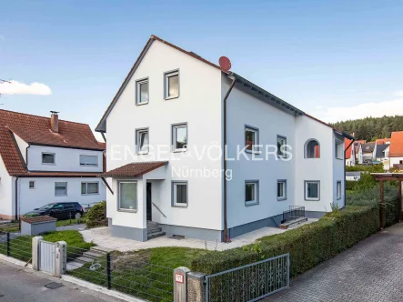  - Haus kaufen in Lauf an der Pegnitz - Saniertes 3-Familien-/Mehrgenerationenhaus