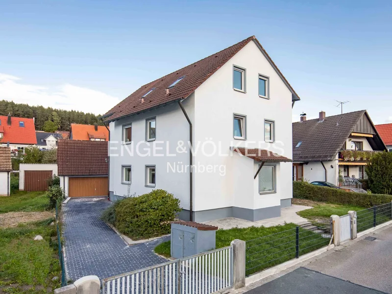  - Wohnung kaufen in Lauf an der Pegnitz - Sanierte 3-Zimmer Dachgeschosswohnung in Lauf