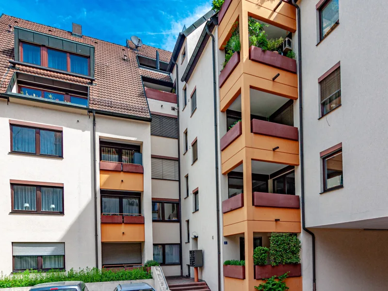 Außenansicht des Gebäudes - Wohnung kaufen in Nürnberg - Moderne 3-Zimmer Wohnung mit großer Ost-Terrasse in zentraler Lage
