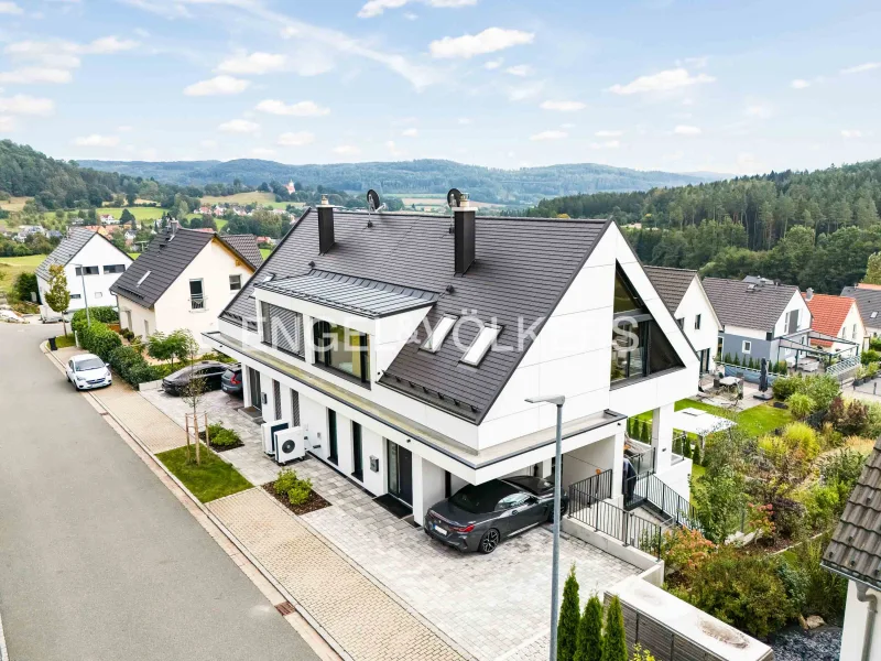  - Haus kaufen in Simmelsdorf - Ökologisches Luxus Doppelhaus im Chalet-Stil vor den Toren der Fränkischen Schweiz