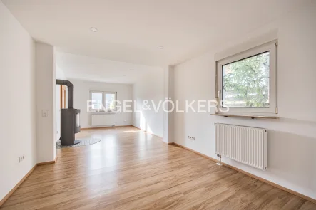  - Haus kaufen in Nürnberg - Charmantes Einfamilienhaus mit Garten und überdachter Terrasse in ruhiger Lage