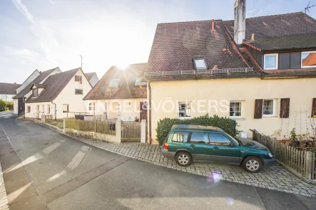  - Haus kaufen in Eckental - Historische, denkmalgeschützte Doppelhaushälfte