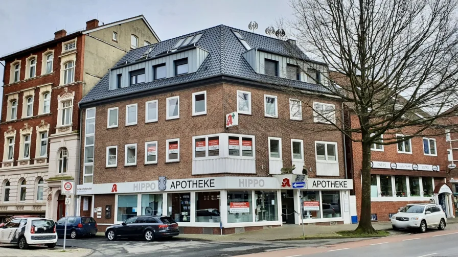 Außenansicht - Haus kaufen in Emden - Saniertes Wohn- und Geschäftshaus in Top Lage von Emden