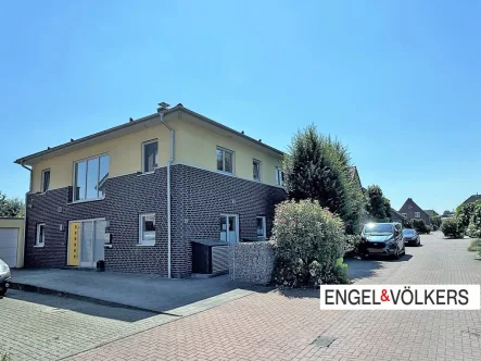 Straßenansicht - Haus mieten in Issum - Traumhaus zur Miete: KfW 55 Haus mit exklusiver Ausstattung