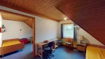 Zwei Zimmer im 2. OG