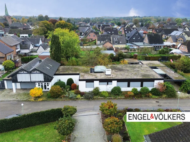 Vogelperspektive - Haus kaufen in Geldern - Offene Besichtigung: Sonntag 1.12.2024 von 11-13 Uhr. Schanzfeld 12, 47608 Geldern - Architekten-Bungalow mit ELW und separatem Baugrundstück in Geldern Kapellen