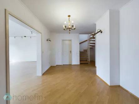 Entrée - Wohnung mieten in Leverkusen - Haus-im-Haus: Top gelegene Maisonette-Wohnung mit Rheinblick in Hitdorf – bezugsfrei