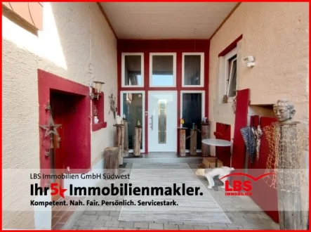 Eingangsbereich Wohnscheune - Haus kaufen in Bad Dürkheim - Ruhige Lage, Fernblick: 2 Häuser auf einem Grundstück.Selbst einziehen oder vermieten!