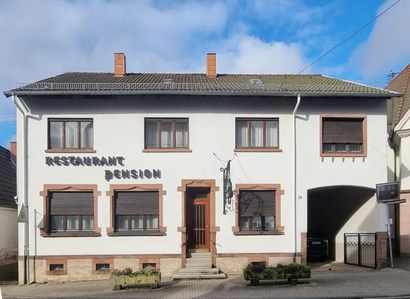 Hausansicht - Gastgewerbe/Hotel kaufen in Trippstadt - Historischer Gasthof mit viel Potential