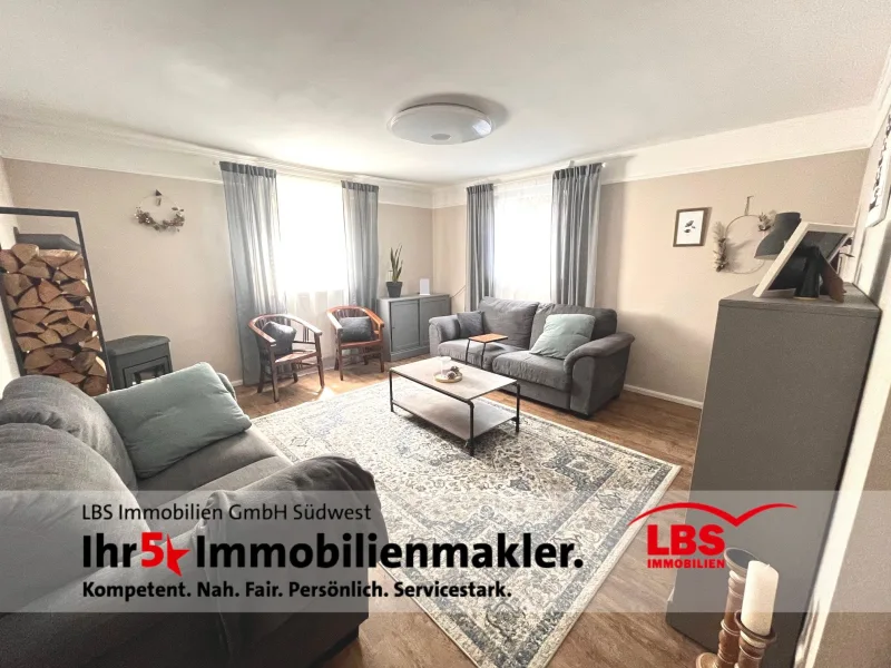 Wohnzimmer - Wohnung kaufen in Andernach - Kernsanierte Souterrainwohnung mit Garten und Garage!