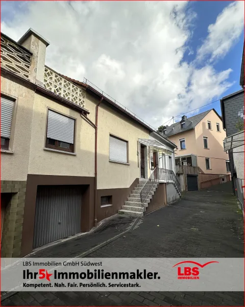 Titelbild - Haus kaufen in Kirn - Einladendes Reihenmittelhaus mit Terrasse und Potenzial in zentraler Lage