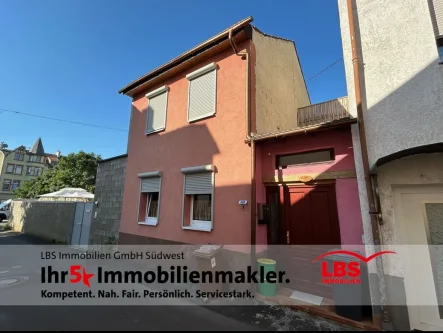 Außenansicht - Haus kaufen in Bad Kreuznach - Zentral gelegenes Reihenmittelhaus in Bad Kreuznach – Ihr neues Zuhause wartet!