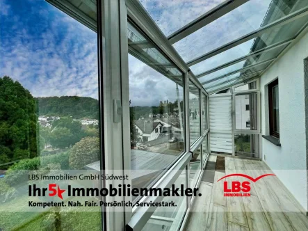 Wintergarten mit Burgblick - Wohnung mieten in Schönecken - Schöne 2,5-Zimmer-Wohnung mit Burgblick in Schönecken!