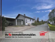 Ansicht mit Garage & Carport