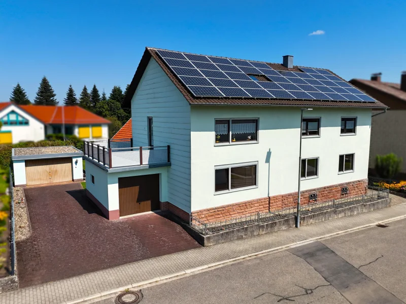 Hausvorderseite - Haus kaufen in Waldbrunn - Wohnen am Fuße des Katzenbuckels 