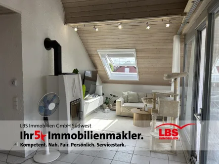 DG-WHG Wohn-Essbereich  - Wohnung kaufen in Neckartenzlingen - Traumhafte 3-Zimmer-DG-Wohnung mit zusätzlichem 1-Zimmer-Studio im UG