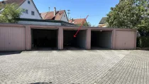 Garage mit viel Außenplatz