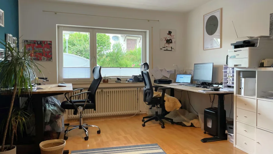 Büro EG