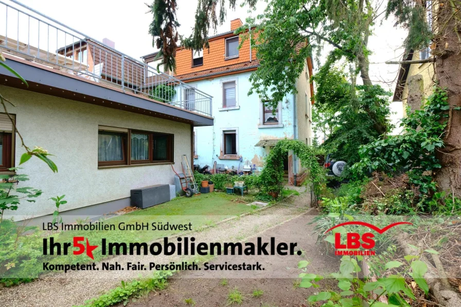 Hof - Haus kaufen in Karlsruhe - MFH + EFH: Vielseitiges Anwesen in Knielingen!