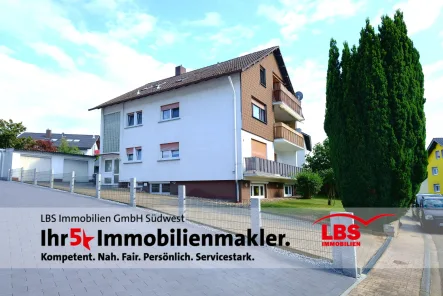 Außen - Wohnung mieten in Bischweier - Schöne 3-Zi-Whg mit Balkon & 2 Stellpl. in Bischweier