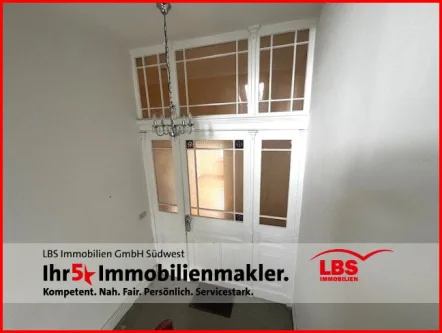 Wohnungseingangstür - Wohnung mieten in Frankenthal - Stilvolle 4-Zimmer-Altbauwohnung