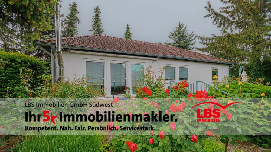 Ansicht - Haus kaufen in Heitersheim - Traumhaftes Einfamilienhaus mit Einliegerwohnung! 