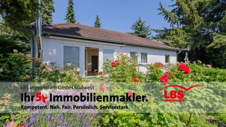 Ansicht - Haus kaufen in Heitersheim - Traumhaftes Einfamilienhaus mit Einliegerwohnung! 