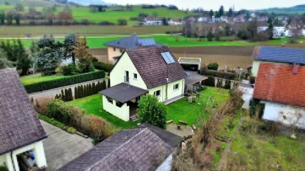 Luftbild - Haus kaufen in Gottmadingen - Energetische Modernisierung trifft auf familienfreundlichen Garten