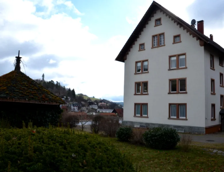 Giebelansicht - Haus kaufen in Lenzkirch - Großzügig, historisch & zentral