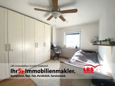 Kinderzimmer - Wohnung kaufen in Pfinztal - Großzügige 5-Zimmerwohnung mit 2 Balkonen und Garage