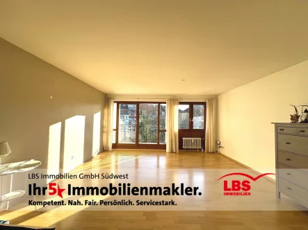 Wohnzimmer - Wohnung kaufen in Karlsruhe - Bezugsfrei - helle 2 Zimmerwohnung mit Stellplatz 