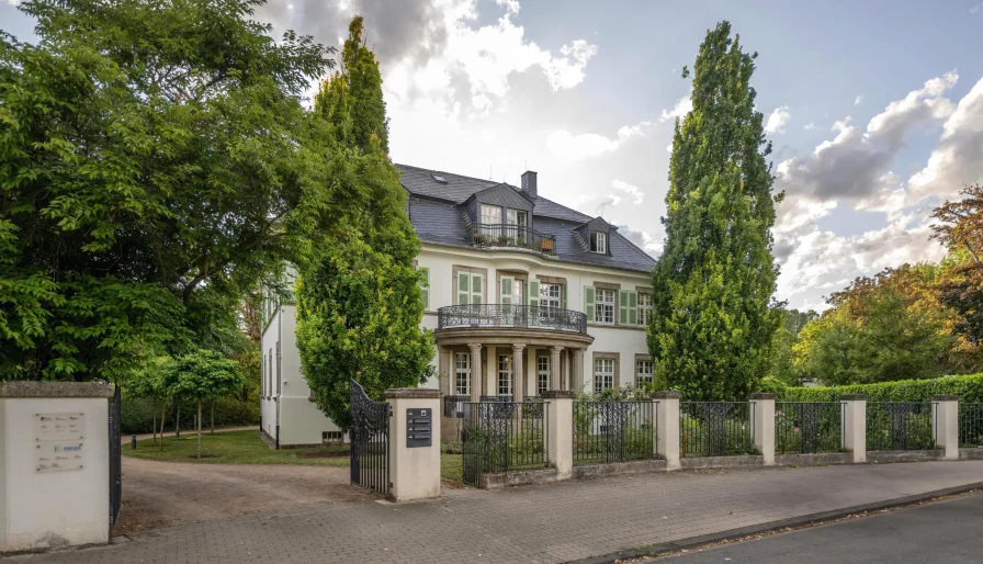 Startbild - Haus kaufen in Koblenz - Repräsentative Villa in bester Lage. 