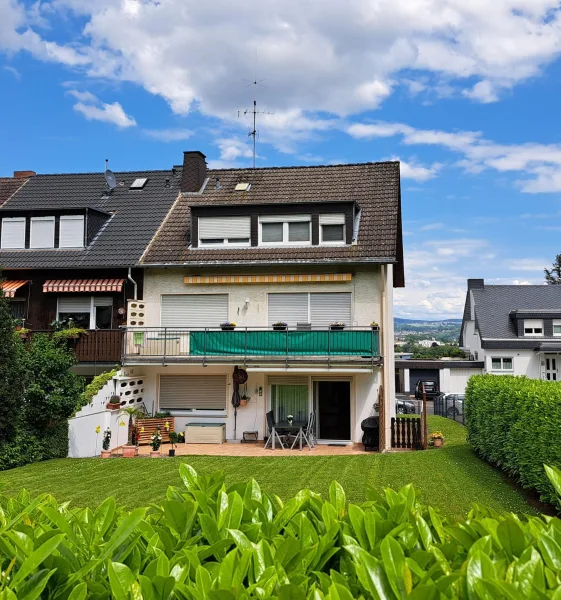 Blick vom Garten - Haus kaufen in Koblenz - Topgepflegtes 3-Familienhaus, Garten, Garage