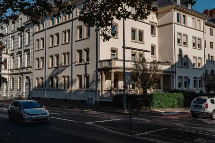 Ansicht Straße - Wohnung kaufen in Koblenz - Große 5-Zimmer Altbauwohnung im Hochparterre!