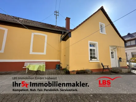 Eingangsbereich - Haus kaufen in Nußbach - Einfamilienhaus mit Ferien-/Monteurswohnungen