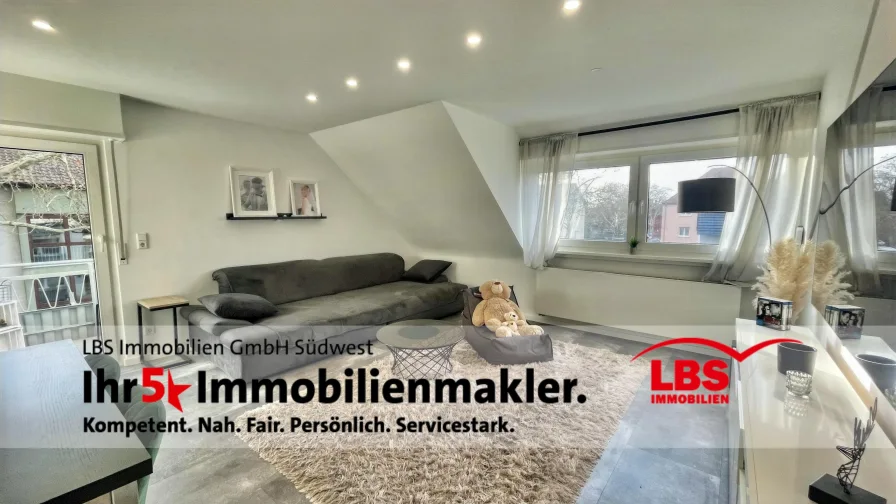 Wohnzimmer - Wohnung kaufen in Mannheim - Vollmöbliertes Wohnerlebnis – Modern, komfortabel und sofort bezugsfertig!