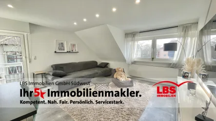 Wohnzimmer - Wohnung kaufen in Mannheim - Vollmöbliertes Wohnerlebnis – Modern, komfortabel und sofort bezugsfertig!