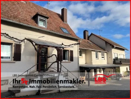Bestand Wohnen - Haus kaufen in Pleisweiler-Oberhofen - 2-Familienwohnhaus mit gr., gut anfahrbarer Scheune