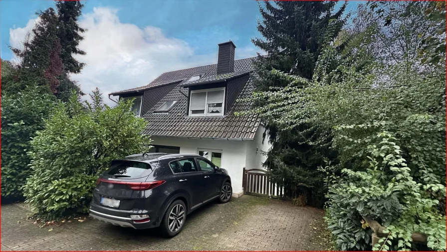 Straßenansicht I  - Haus kaufen in Bad Dürkheim - * Zwei-/Dreifamilienhaus in idyllischer Waldrandlage *