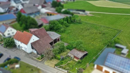 Aufnahme vom Hof - Haus kaufen in Stetten - Bauernhaus mit 4.400 m² Grdst. in Randlage, Hobby-Pferdehaltung möglich