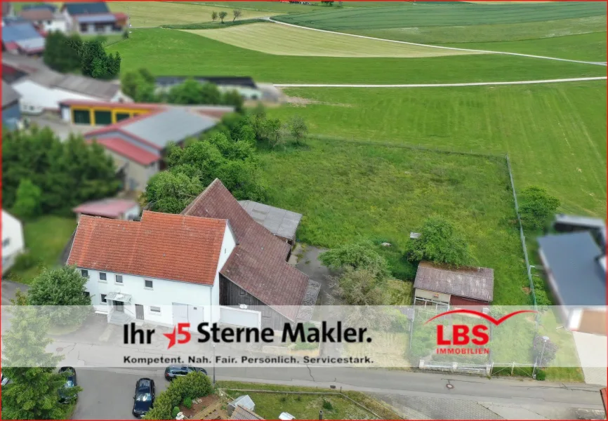 Luftbild vom Anwesen - Haus kaufen in Stetten - Gepflegtes Bauernhaus mit 4.400 m² Grdst. in Randlage