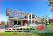 Ansicht mit PV-Anlagen+Garten