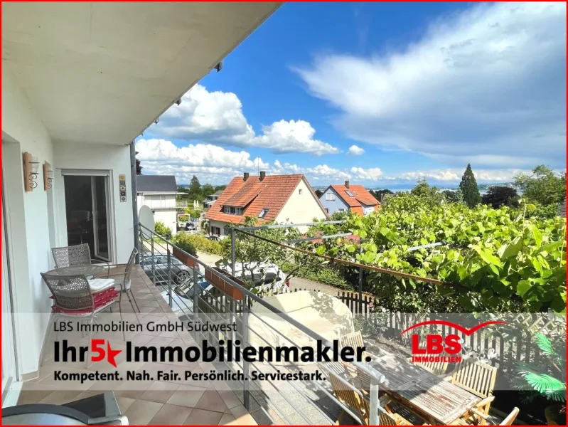 Großer Balkon mit Seesicht - Wohnung kaufen in Gaienhofen - 4-Zimmer Erdgeschosswohnung mit Seesicht, Garten+Garage