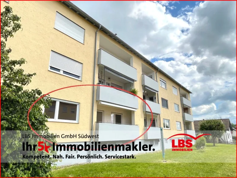 Ansicht mit Loggia - Wohnung kaufen in Winterlingen - 4-Zimmer Erdgeschosswohnung mit Balkon und Garage