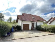 Garage und 3 Stellplätze