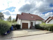 Garage und 3 Stellplätze